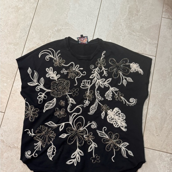 NWOT Johnny Was French Terry Embroidered Top sz M/L - Picture 2 of 6